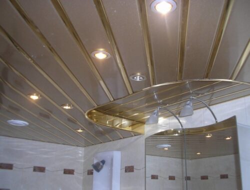 Как смонтировать реечный потолок в ванной — особенности и рекомендуемые материалы