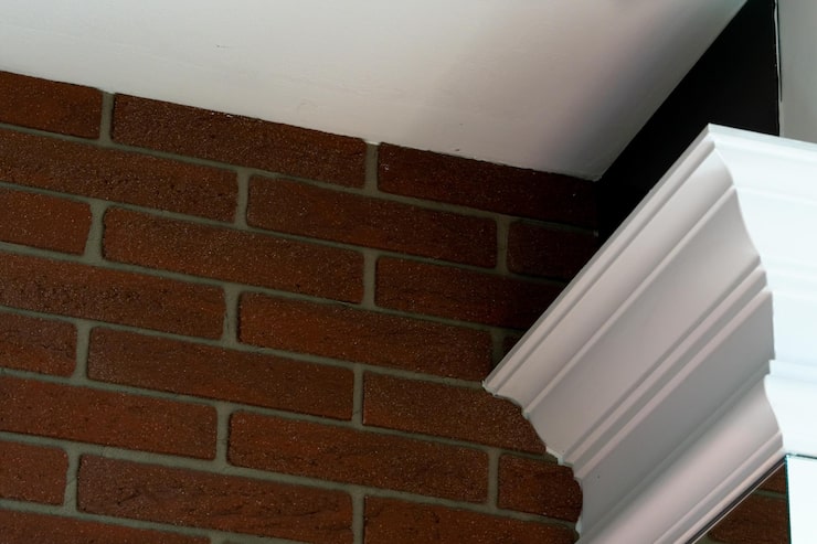 Чем закрыть углы дома сайдингом — доборные элементы