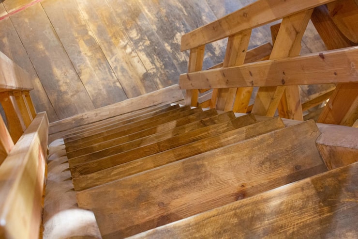 Этапы монтажа: от сборки каркаса до установки перил