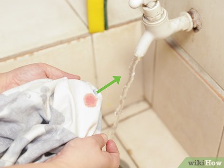Как удалить кровь с простыни — wikiHow