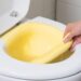 Как почистить унитаз от мочевого камня и желтого налета кока-колой на ночь